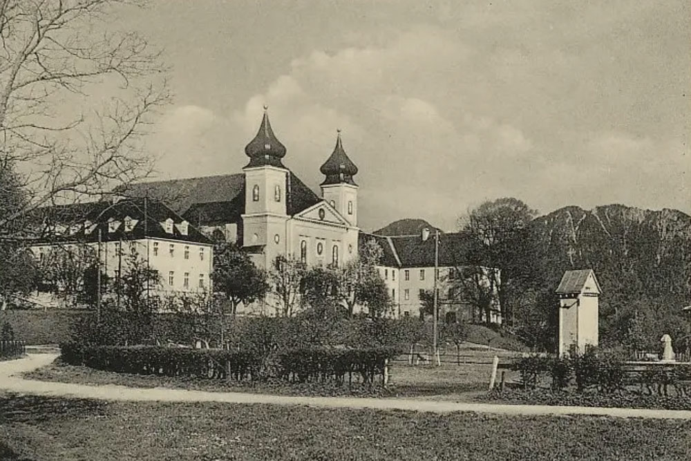 Kloster Schlehdorf (ehemaliges Kloster der Missions-Dominikanerinnen von Qonce) - Historische Ansichtskarte, 1935 gelaufen Kloster Schlehdorf (ehemaliges Kloster der Missions-Dominikanerinnen von Qonce) im Landkreis Bad Tölz-Wolfratshausen
