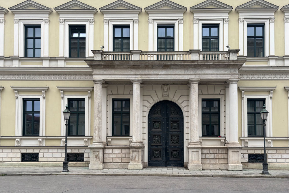 Palais Leuchtenberg (München) (Palais Prinz Luitpold) in München