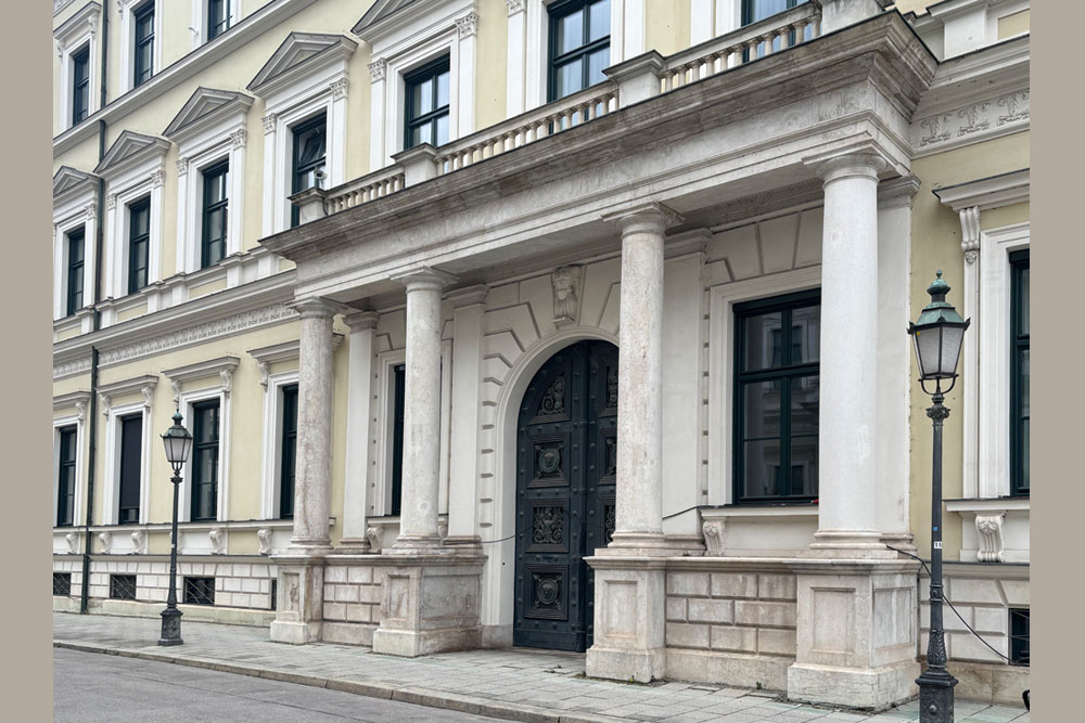 Palais Leuchtenberg (München) (Palais Prinz Luitpold) in München