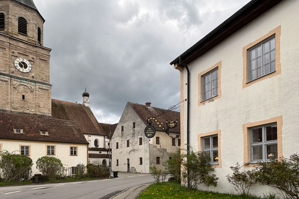 Kloster Polling (ehemaliges Kloster der Benediktiner, dann der Augustiner-Chorherren) im Landkreis Weilheim-Schongau