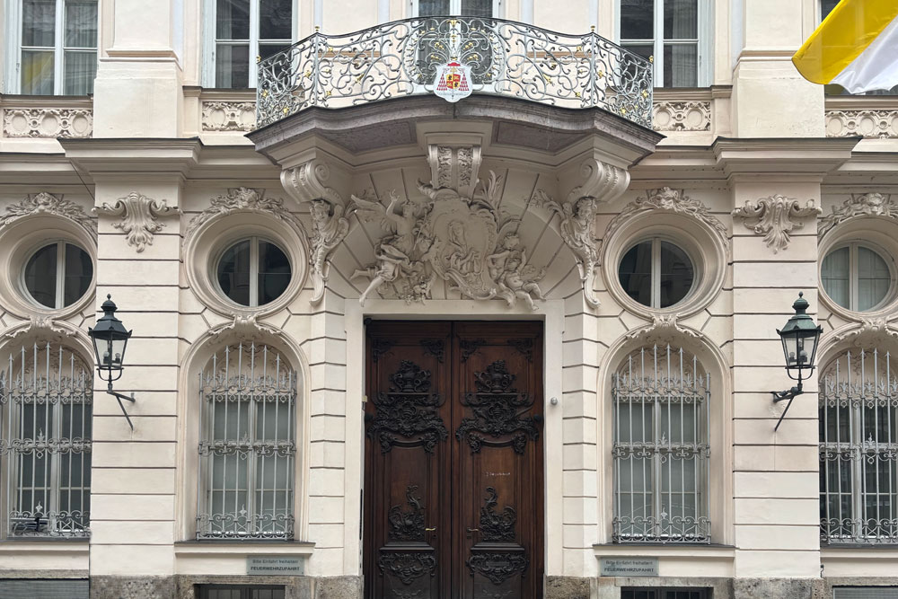 Palais Holnstein (München) (Palais Königsfeld, Erzbischöfliches Palais) in München