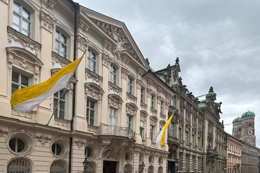 Palais Holnstein (München) (Palais Königsfeld, Erzbischöfliches Palais) in München