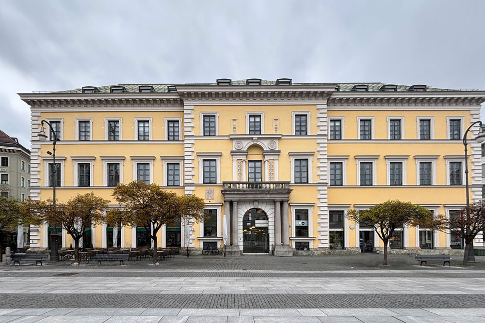 Palais Arco-Zinneberg (Gampenrieder-Palais) in München
