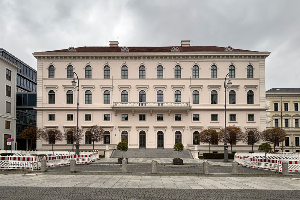 Palais Ludwig-Ferdinand (Prinz-Ludwig-Ferdinand-Palais, Prinz-Alfons-Palais) in München