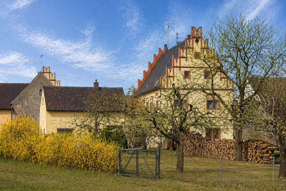 Schloss Schönfeld (Großrinderfeld) (Schönfelder Schlösschen, Burg Schönfeld) im Main-Tauber-Kreis