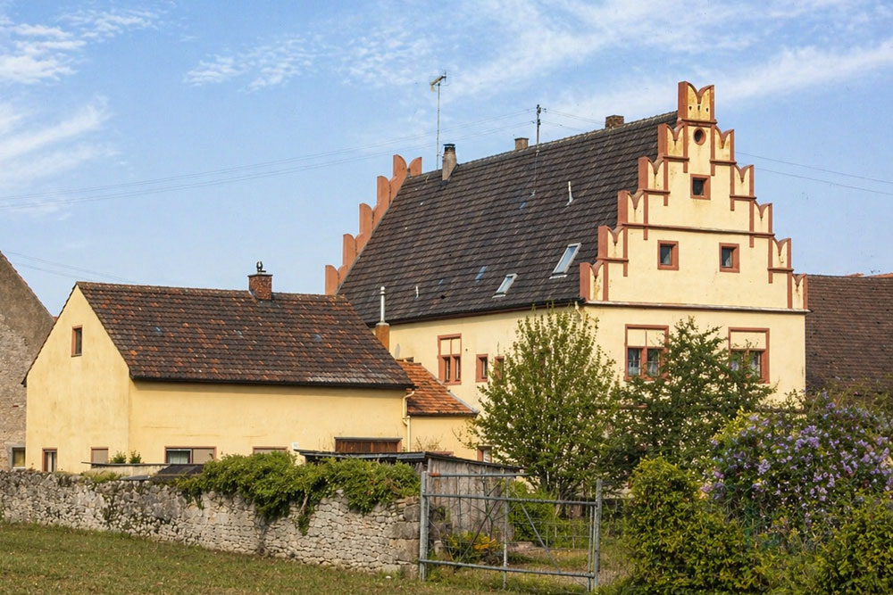 Schloss Schönfeld (Großrinderfeld) (Schönfelder Schlösschen, Burg Schönfeld) im Main-Tauber-Kreis