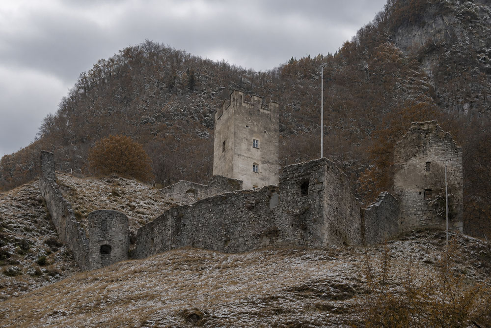 Burg Unter-Falkenstein (Flintsbach am Inn) (Neu-Falkenstein) Burg Unter-Falkenstein (Flintsbach am Inn) (Neu-Falkenstein) im Landkreis Rosenheim