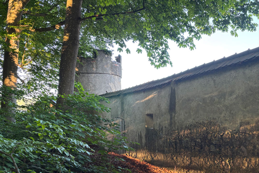 Schloss Possenhofen (Altes Schloss und Neues Schloss – auch Hufeisenbau genannt) im Landkreis Starnberg