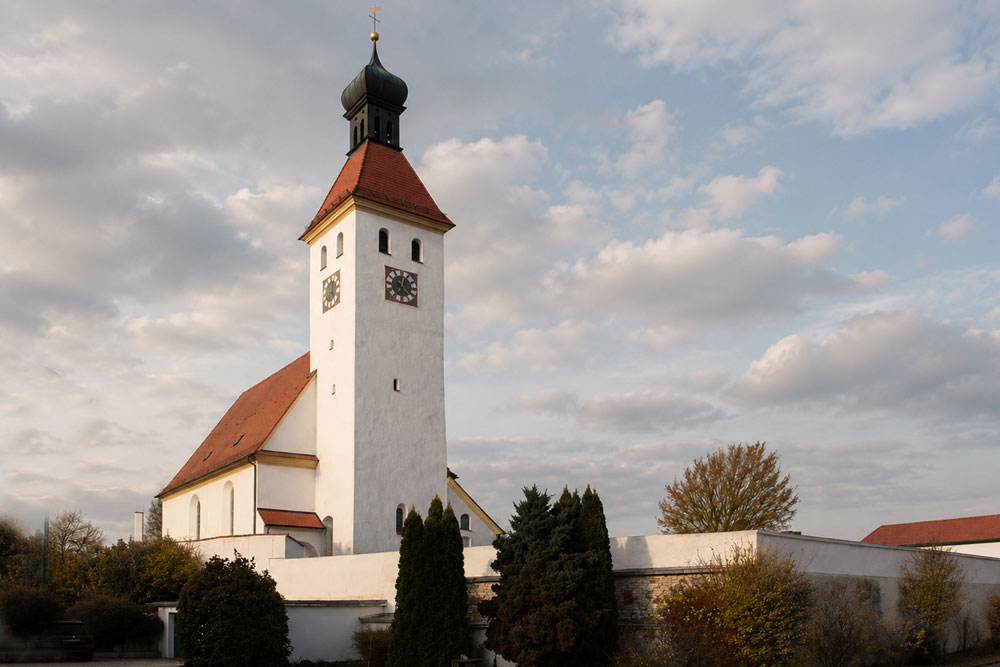 Kirchhofbefestigung Möckenlohe (Wehrkirche Mariä Himmelfahrt) Kirchhofbefestigung Möckenlohe (Wehrkirche Mariä Himmelfahrt) im Landkreis Eichstätt