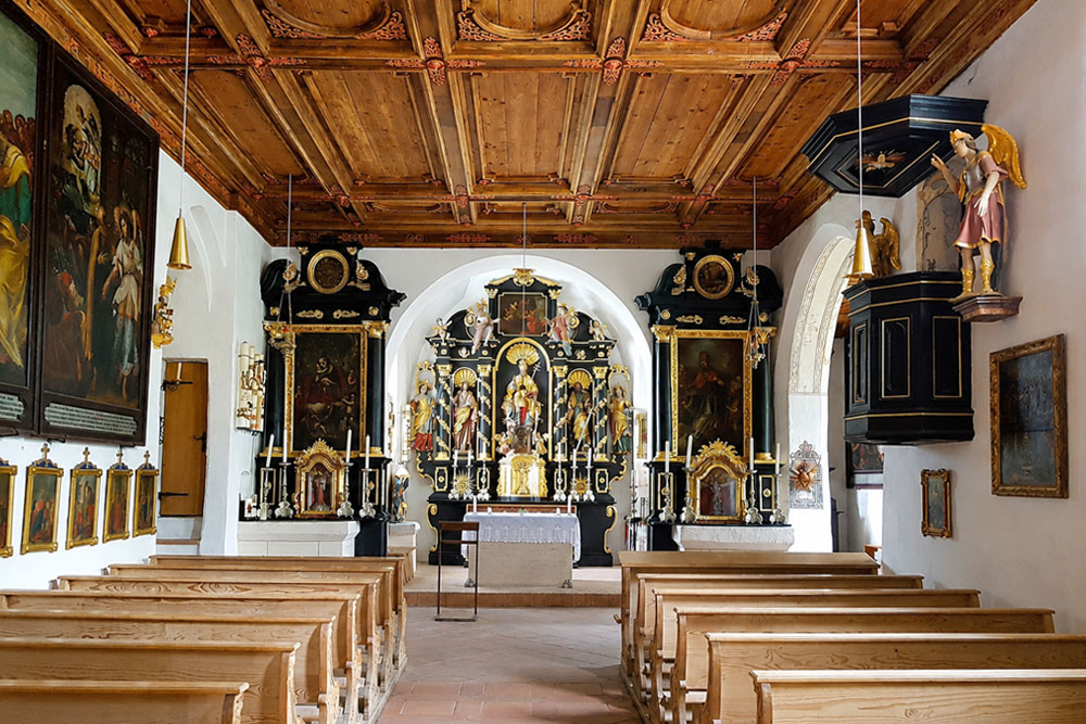 Kloster Sankt Peter am Madron (ehemaliges Kloster der Benediktiner) Kloster Sankt Peter am Madron (ehemaliges Kloster der Benediktiner) im Landkreis Rosenheim