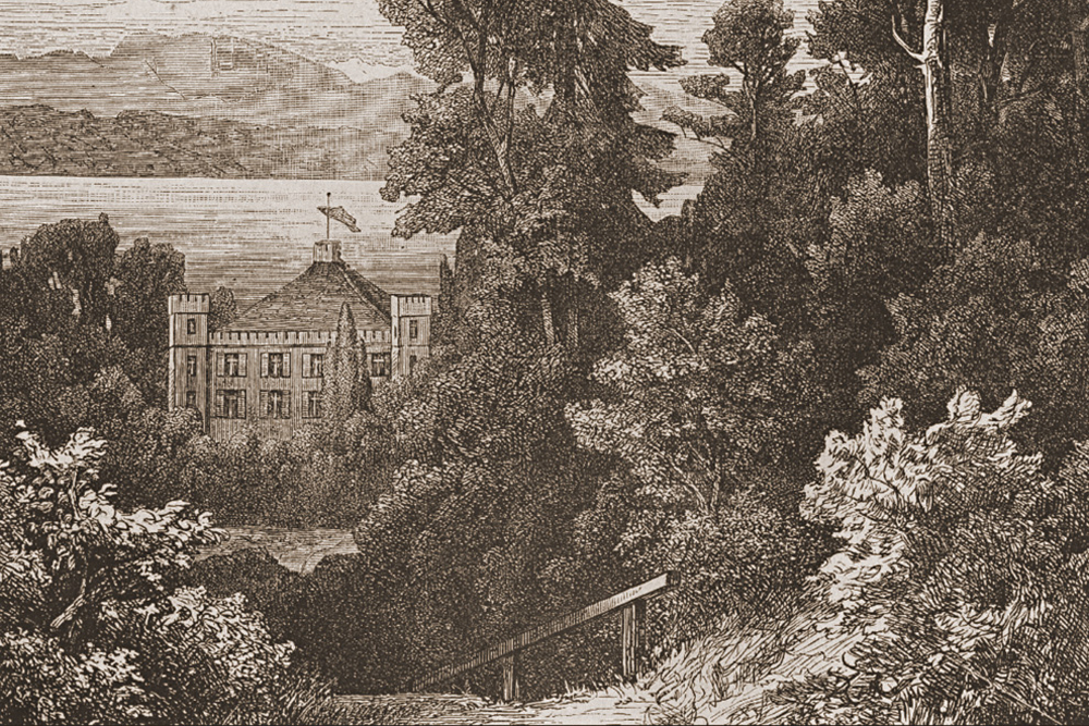 Schloss Possenhofen (Altes Schloss und Neues Schloss – auch Hufeisenbau genannt) im Landkreis Starnberg