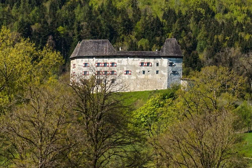 Schloss Staufeneck (Burg Staufeneck, Stauffenegg, Staufenägg) im Landkreis Berchtesgadener Land