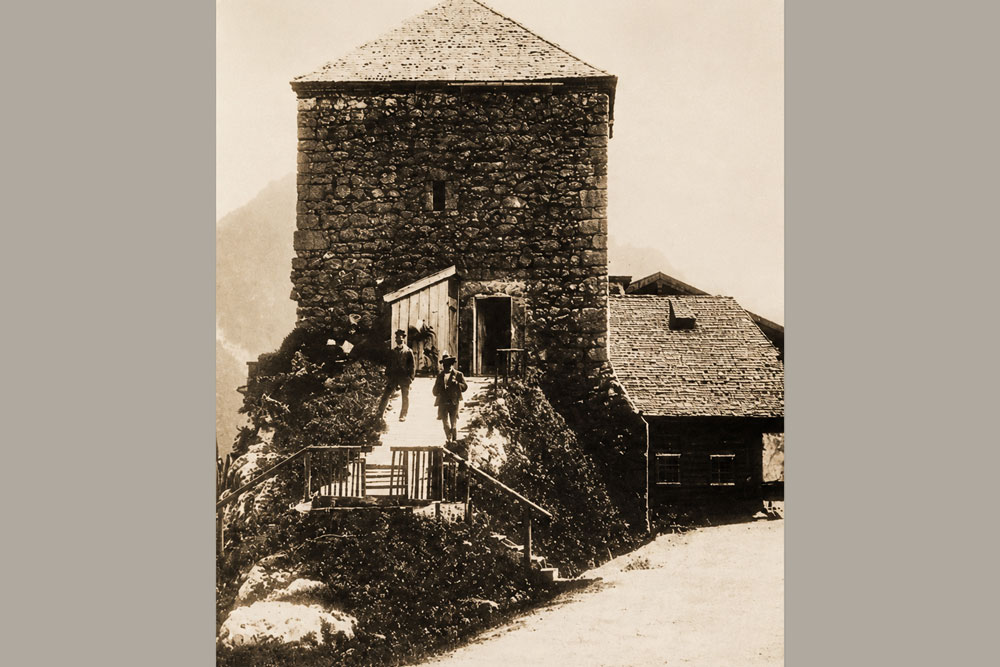 Turm Hallthurm (Hallturm) - Historische Aufnahme, kurz nach 1876 Turm Hallthurm (Hallturm) im Landkreis Berchtesgadener Land