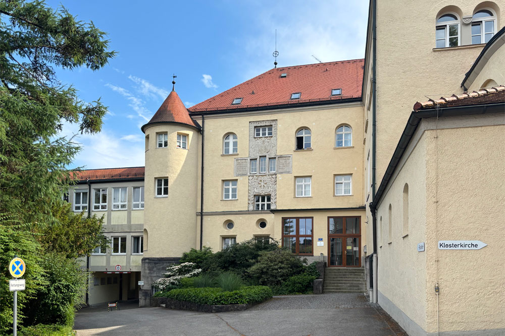 Kloster Tutzing (Mutterhaus der Missionsbenediktinerinnen) Kloster Tutzing (Mutterhaus der Missionsbenediktinerinnen) im Landkreis Starnberg
