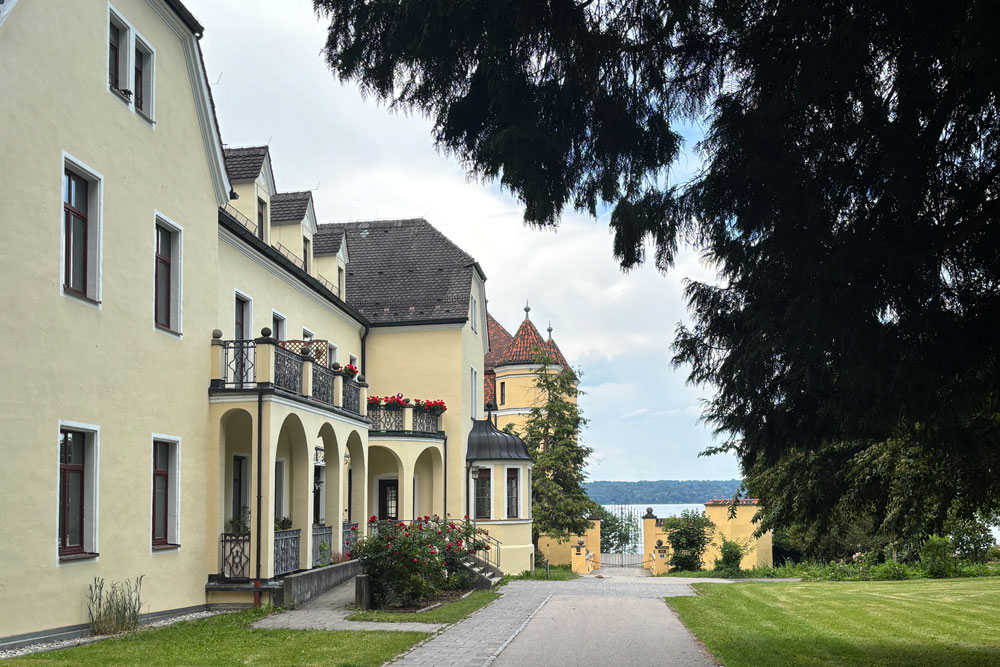 Schloss Garatshausen (Altes und Neues Schloss) im Landkreis Starnberg