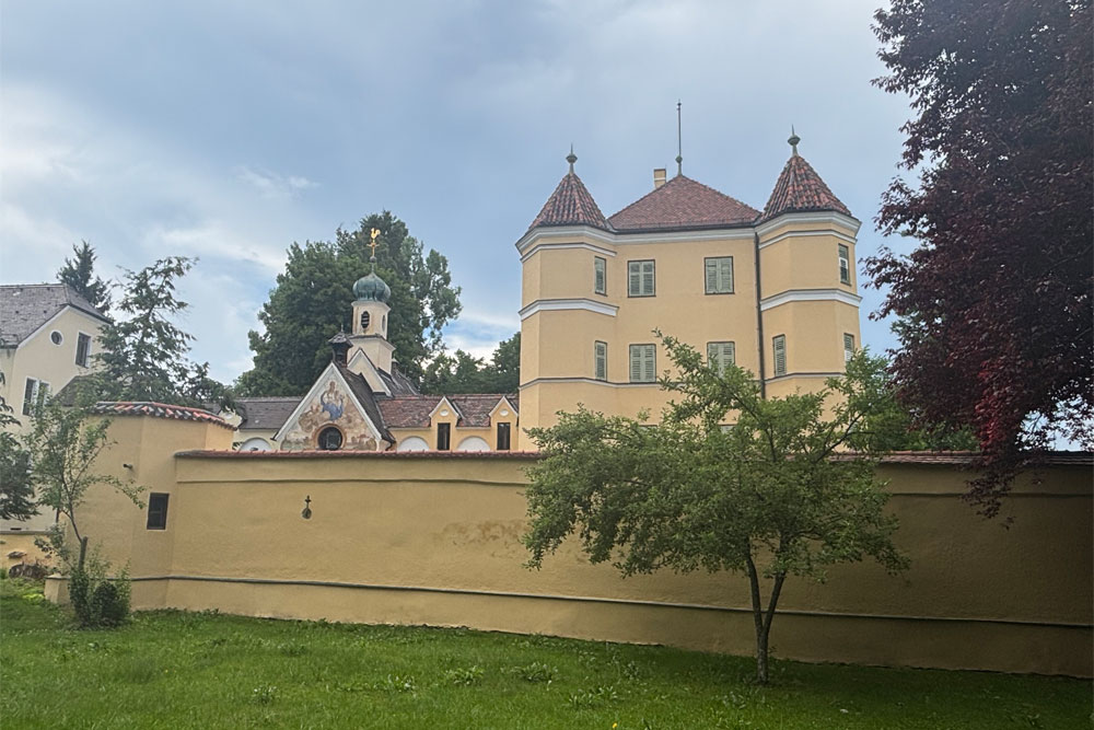 Schloss Garatshausen (Altes und Neues Schloss) im Landkreis Starnberg