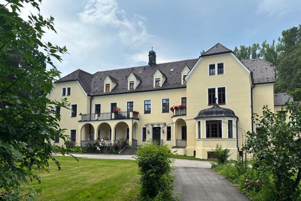 Schloss Garatshausen (Altes und Neues Schloss) im Landkreis Starnberg