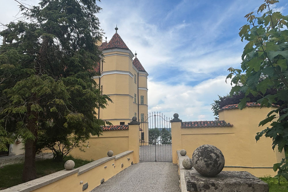 Schloss Garatshausen (Altes und Neues Schloss) im Landkreis Starnberg