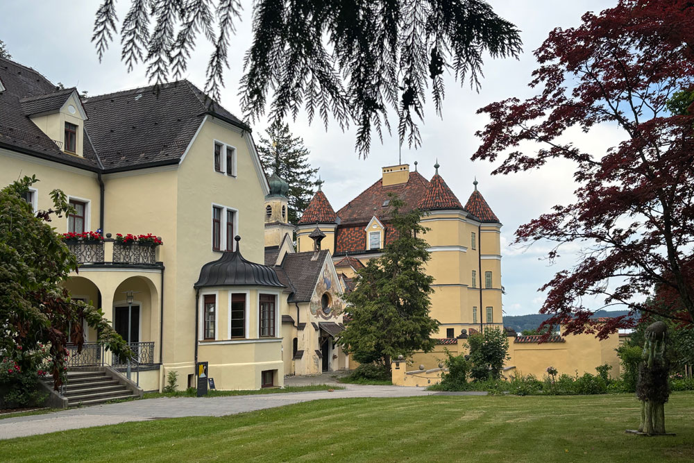 Schloss Garatshausen (Altes und Neues Schloss) im Landkreis Starnberg