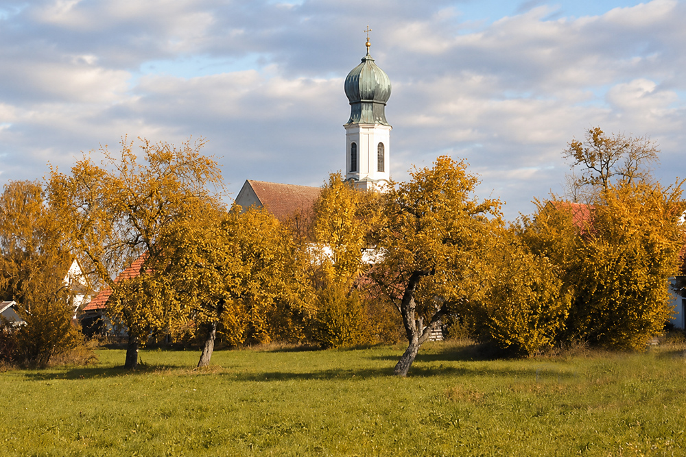 Burg Moorenweis - Pfarrkirche St. Sixtus Burg Moorenweis im Landkreis Fürstenfeldbruck