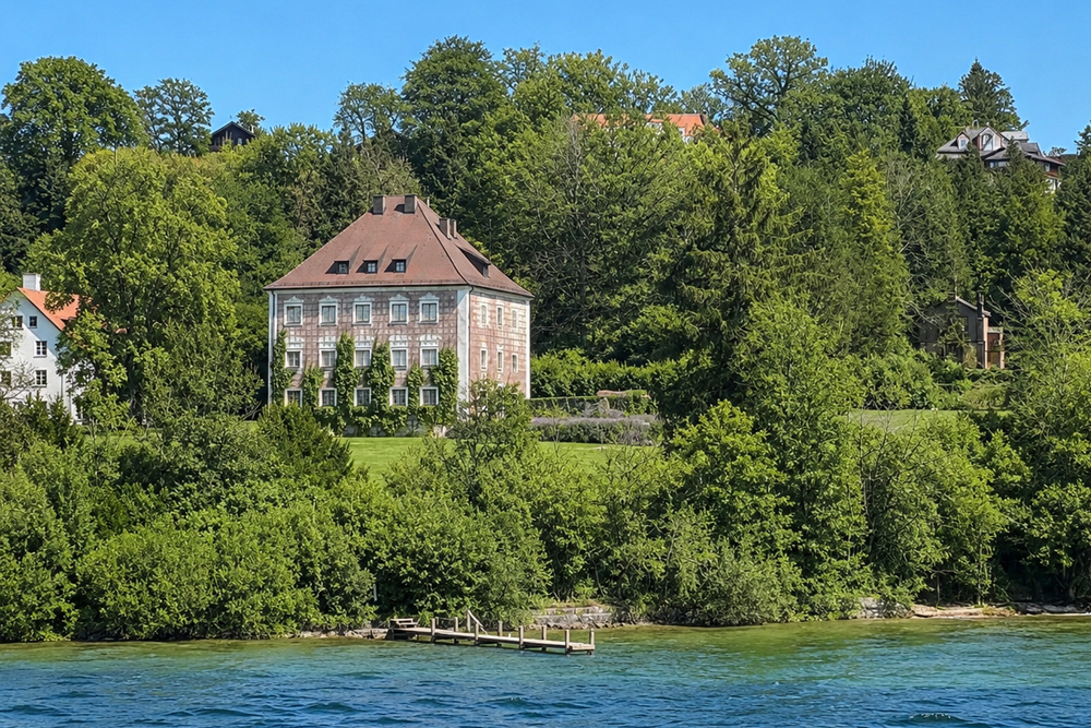 Schloss Berg (Bayern) im Landkreis Starnberg