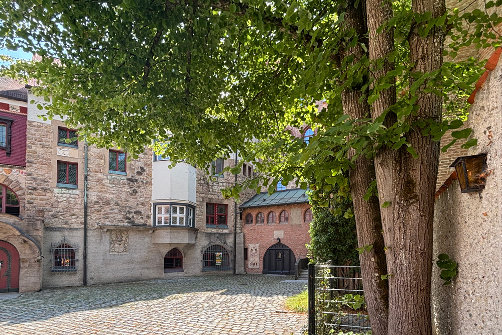 Burg-Schwaneck-02-web