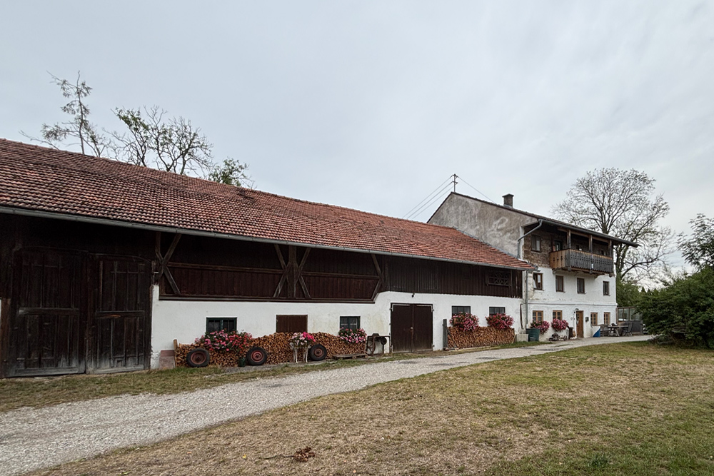 Herrenhaus Aufhofen (heute: Herrnbauer) Herrenhaus Aufhofen (heute: Herrnbauer) im Landkreis Bad Tölz-Wolfratshausen