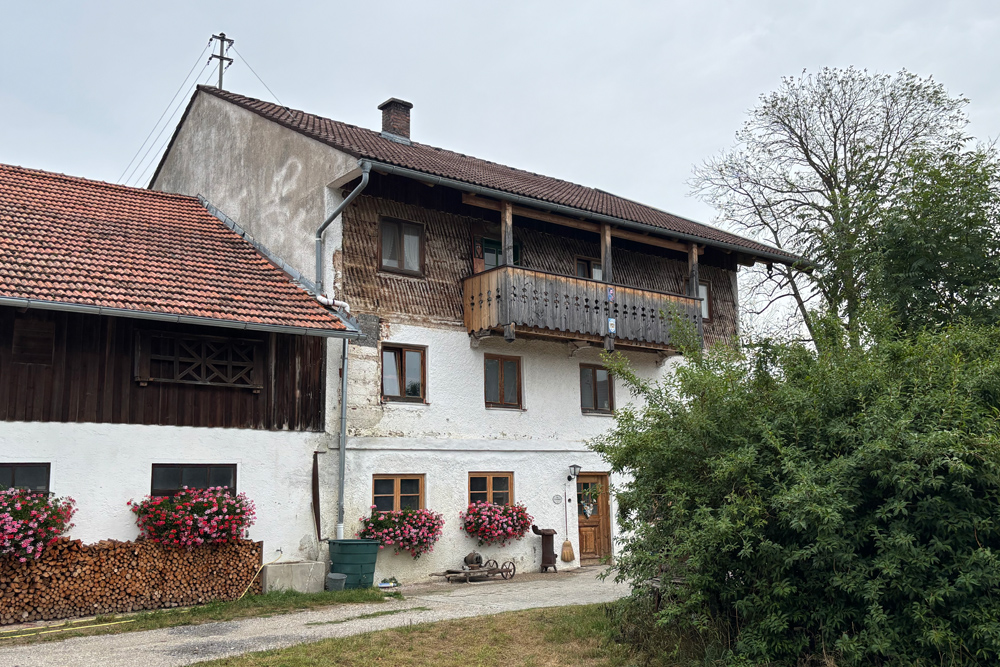 Herrenhaus Aufhofen (heute: Herrnbauer) Herrenhaus Aufhofen (heute: Herrnbauer) im Landkreis Bad Tölz-Wolfratshausen