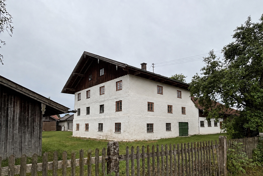 Herrenhaus Aufhofen (heute: Herrnbauer) Herrenhaus Aufhofen (heute: Herrnbauer) im Landkreis Bad Tölz-Wolfratshausen