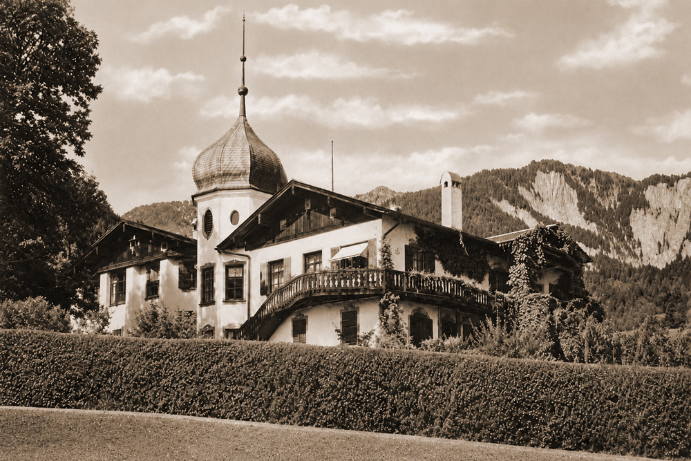 Schloss Grafenaschau - Historische Echtfotokarte, 1938 gelaufen Schloss Grafenaschau im Landkreis Garmisch-Partenkirchen