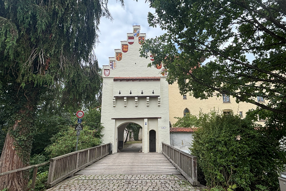 Schloss-Gruenwald-01-web