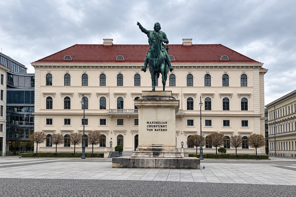 Palais Ludwig-Ferdinand (Prinz-Ludwig-Ferdinand-Palais, Prinz-Alfons-Palais) Palais Ludwig-Ferdinand (Prinz-Ludwig-Ferdinand-Palais, Prinz-Alfons-Palais) in München