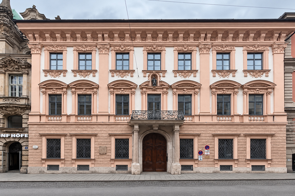 Palais Porcia (München) (Palais Portia, Palais Fugger, Palais Fugger-Portia) Palais Porcia (München) (Palais Portia, Palais Fugger, Palais Fugger-Portia) in München