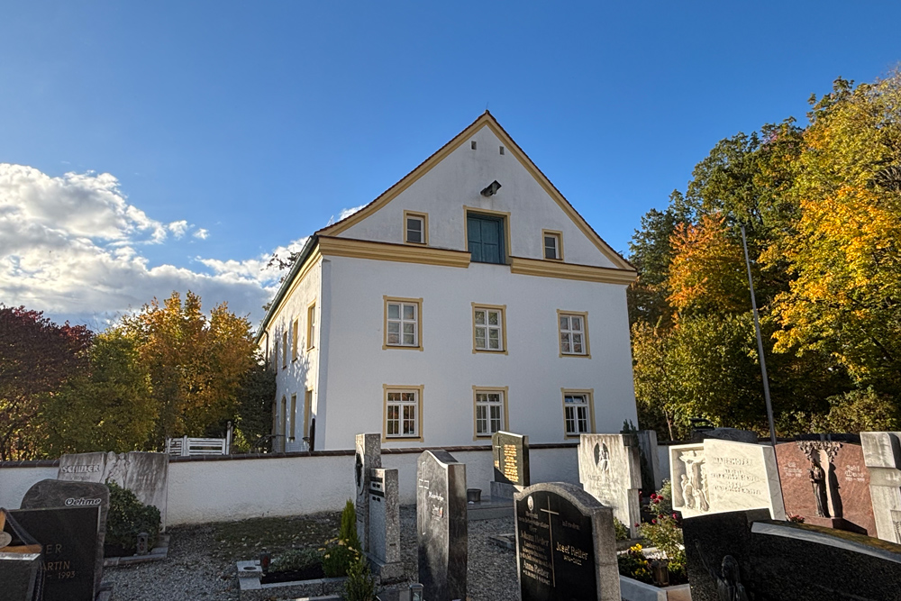 Oberes-Schloss-Salmanskirchen-01-web